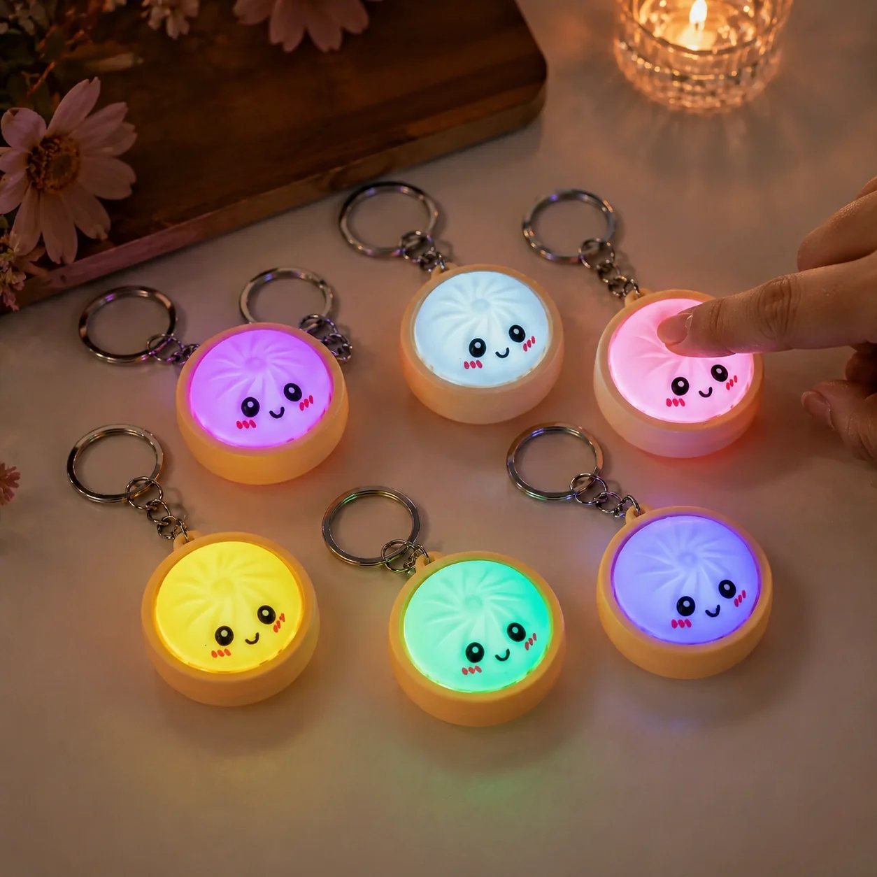 🔥 Aranyos gombóc alakú, megnyomható fidget kulcstartó – érintésérzékeny világítás